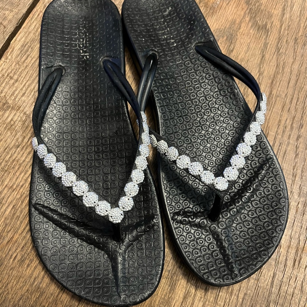 Capelli of New York Black with bling flip flop Sandals. Size 9